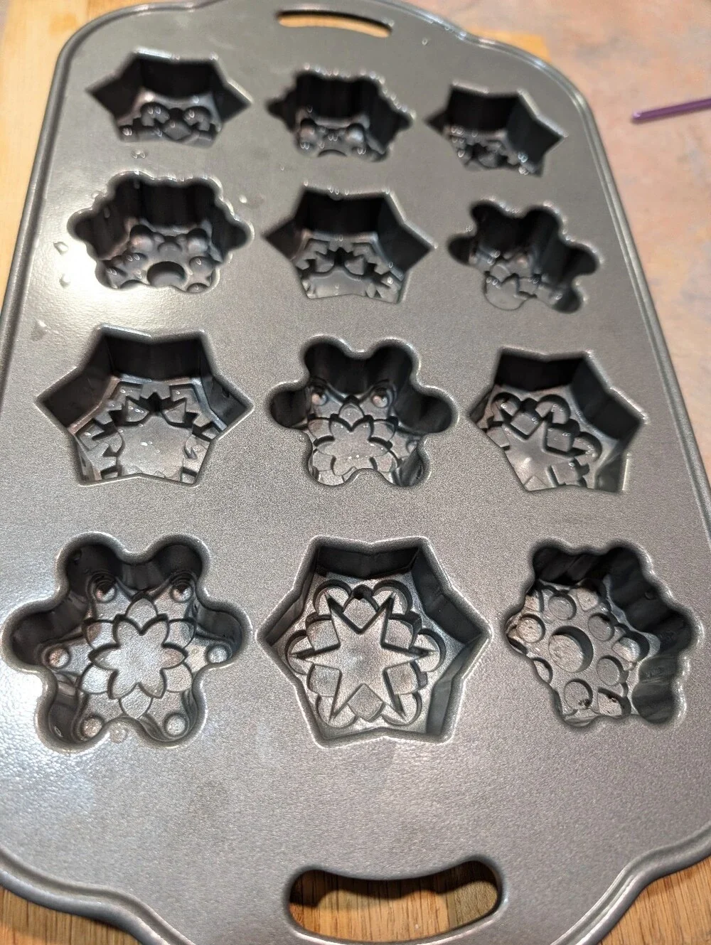 Nordic Ware Frosty Flakes Cakelet Pan Snowflake Bundt Mold 12 Cavity USA